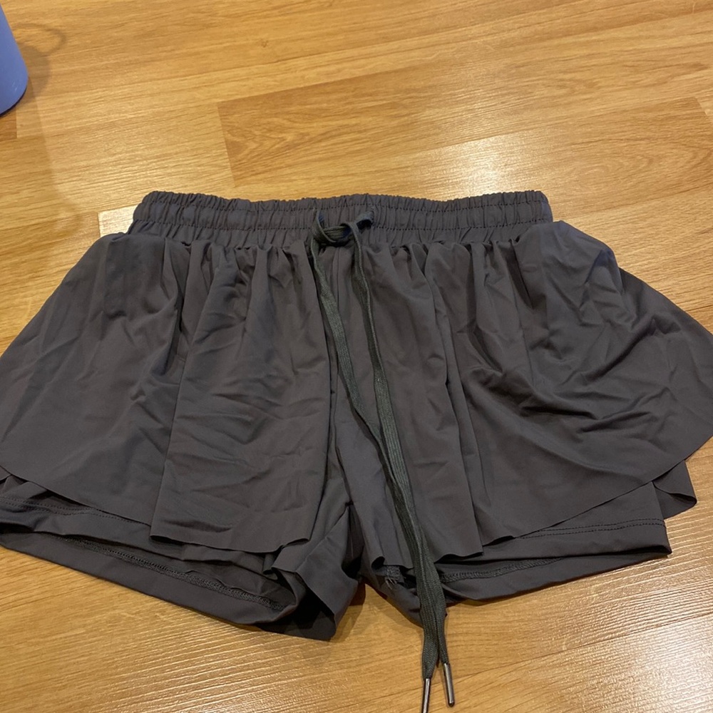 Flow shorts with spandex